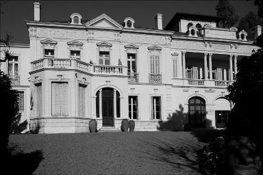 Vue de la façade antérieure prise du sud.