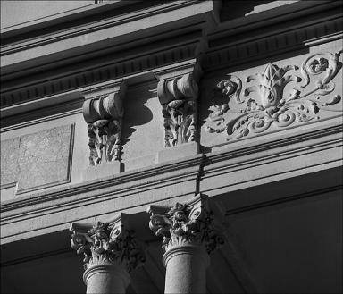 Façade antérieure. Deuxième niveau. Détail de la frise.