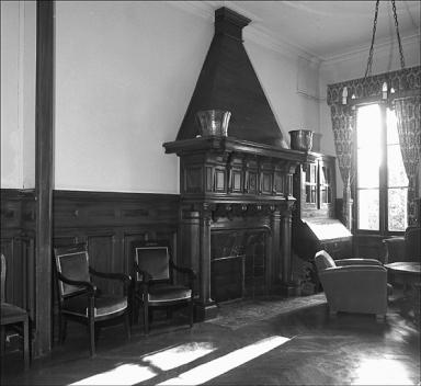 Rez-de-chaussée. Pièce A. Cheminée.