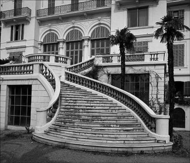 Façade sud. L'escalier.