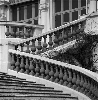 Façade sud. Détail de l'escalier.