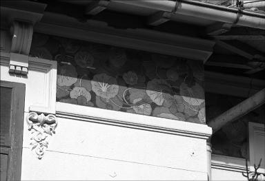 Façade sud-ouest. Détail : frise.