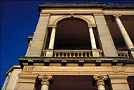 Façade sud. Deuxième niveau de la travée gauche de l'avant-corps.