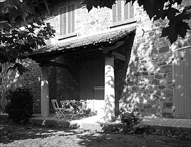 Faade sud. Dtail : auvent.