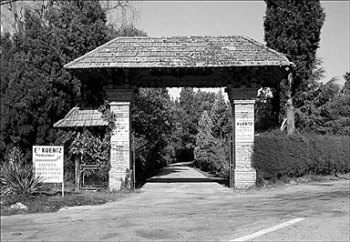 Portail d'accès au parc.