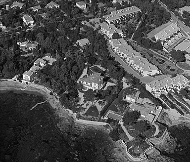 Vue aérienne prise du sud-ouest.