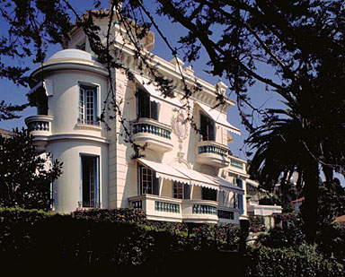 Vue perspective de la façade sud, depuis le sud-ouest.