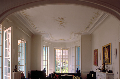 Vue partielle du salon depuis l'est.