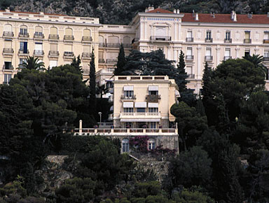Vue d'ensemble de la façade sud, depuis le sud.
