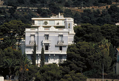 Vue d'ensemble de la façade sud, depuis le sud.