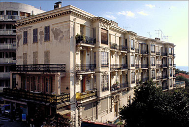 Vue d'ensemble des façades nord et ouest, depuis le nord.