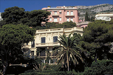 Vue d'ensemble de la façade sud, depuis le sud.