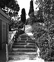 Escalier situé à l'entrée du parc.