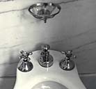 1er étage. Appartement de M. Beaumont. La salle de bain. La robinetterie du bidet.