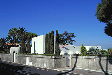 Façade sud. Vue de volume prise du sud-est.