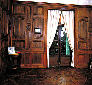 1er étage. Appartement de M. Beaumont. La bibliothèque. Vue partielle.
