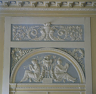 1er étage. Le grand salon. Un dessus-de-porte.