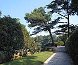 Extrémité nord de l'allée régulière en bordure de la grande terrasse occidentale.