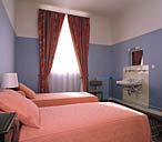 3e étage. Une chambre.