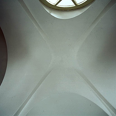 Le couloir axial. Vue d'une voûte.