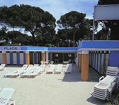 Provençal Plage. DP 108a. Le portique et les cabines. Vue partielle prise vers le nord-est.
