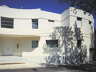 Villa Aujourd'hui. Façade antérieure sud. Partie est vue du sud.