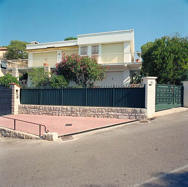 Vue d'ensemble de la façade sud.