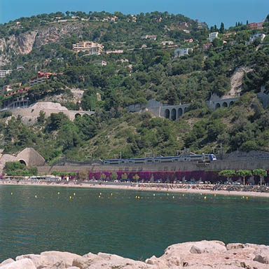 Vue d'ensemble du tronçon de voie ferré situé à l'est du tunel, depuis le sud.