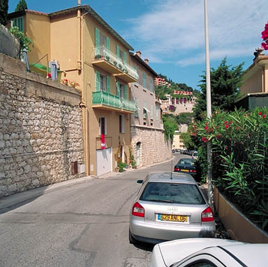Vue en perspective de la façade sud, depuis l'ouest.