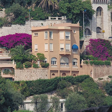 Vue d'ensemble des façades ouest et sud, depuis le sud.