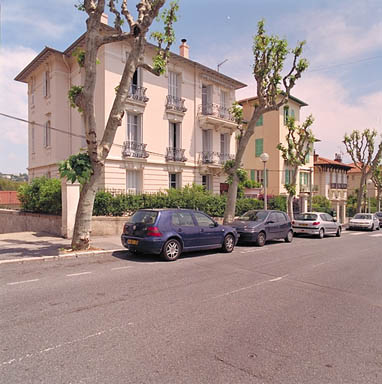 Vue d'ensemble de la façade ouest.