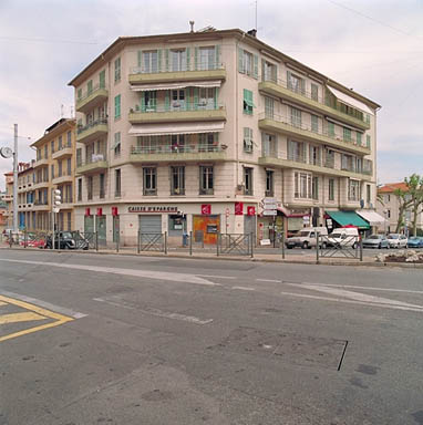 Vue d'ensemble de la façade ouest.