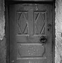 Saint-Antoine. Parcelle 25. Menuiserie de la porte d'entrée. Inscription : R P 1903