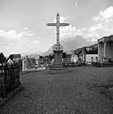 Croix de cimetière. Le socle porte l'inscription : Mission de 1846. M. Blein curé.