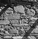 Inscription gravée sur une pierre du mur-gouttereau nord.
