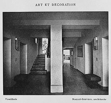Logis initial. Rez-de-chaussée. Le vestibule pris de l'entrée.