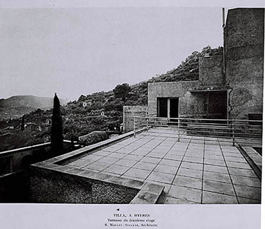 Logis initial. Terrasse du premier étage. Vue d'ensemble.