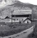 Parcelle 1879. Chapelle parcelle 1878. Vue d'ensemble prise du sud. Le mur de la maison porte une pierre gravée avec l'inscription AP/IFP/1830.