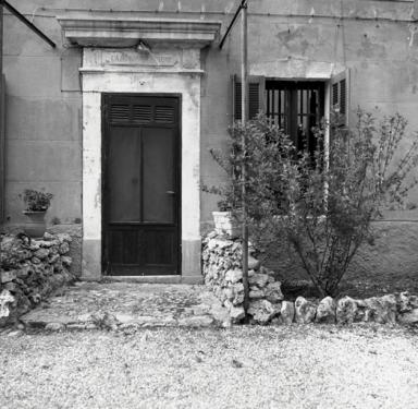 Logis de matre, porte d'entre.
