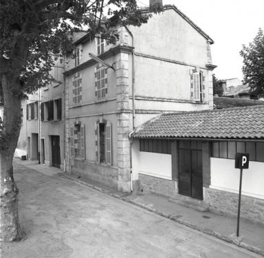 Vue de volume d'un pavillon, prise du sud-est.