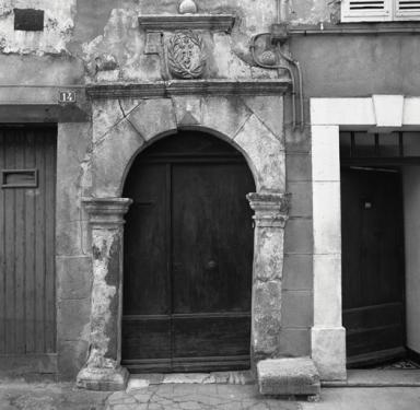 Porte d'entrée.