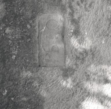 Date gravée sur une pierre à la base de l'ancien pigeonnier