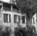 Logis de maître, détail de la façade sud.