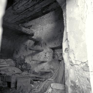 Rez-de-chausse : escalier.
