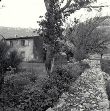 Vue d'ensemble du logis et du parc.