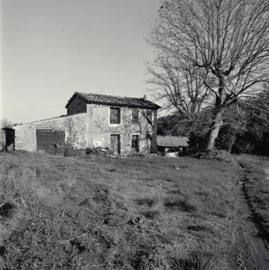 Vue d'ensemble des façades antérieures.