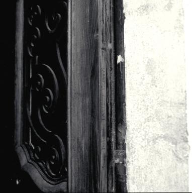 Faade antrieure, menuiserie de la porte.