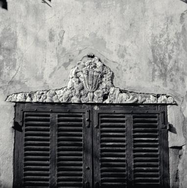 Façade antérieure, deuxième niveau, travée centrale.