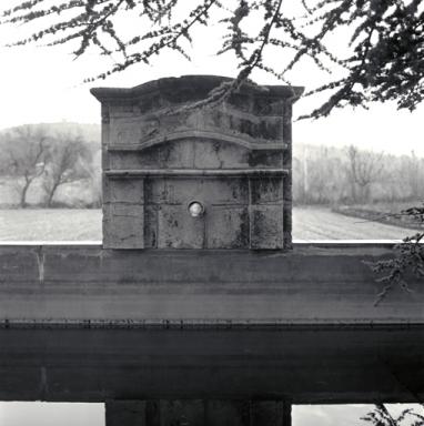 Fontaine déplacée.