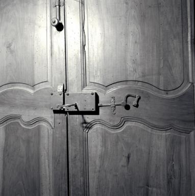 Logis du maître, premier étage, pièce sud : porte.